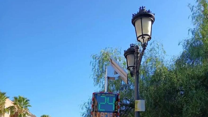Nàquera instala un radar pedagógico para controlar la velocidad y proteger a los peatones