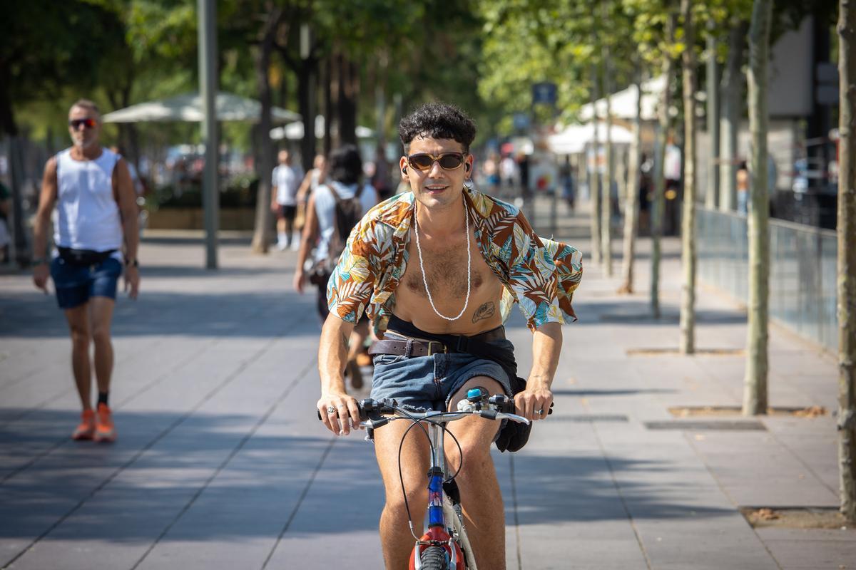 En bici urbana con calor extremo en Barcelona