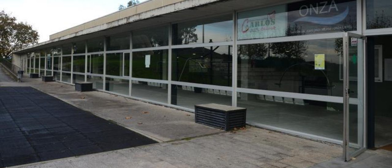 Exterior del pabellón polideportivo de Beluso, en el municipio de Bueu. | // GONZALO NÚÑEZ