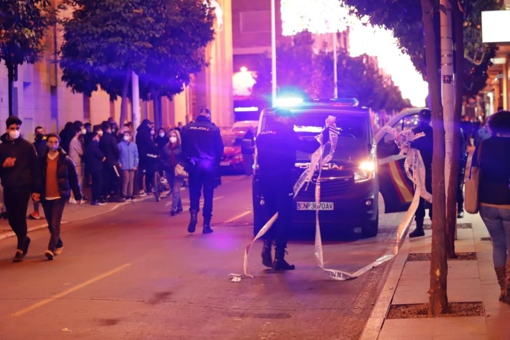 Dos heridos a cuchilladas en plena calle Correos de Murcia