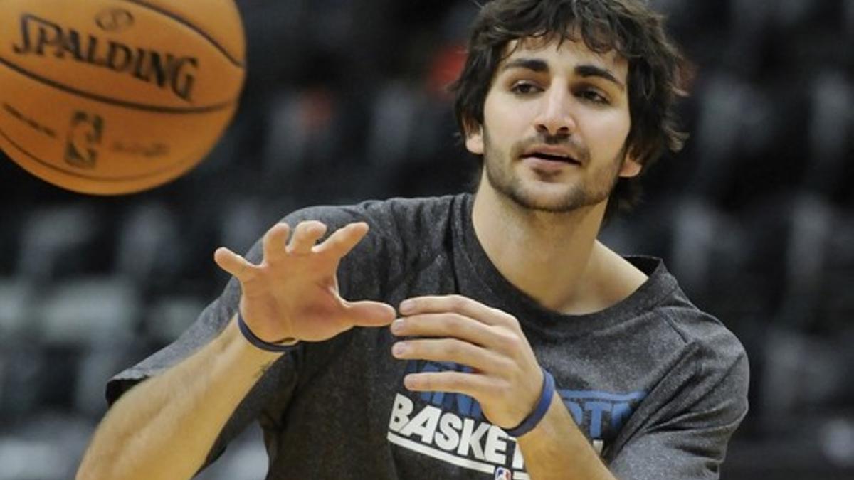 Ricky Rubio calienta antes de un partido con los Timberwolves.