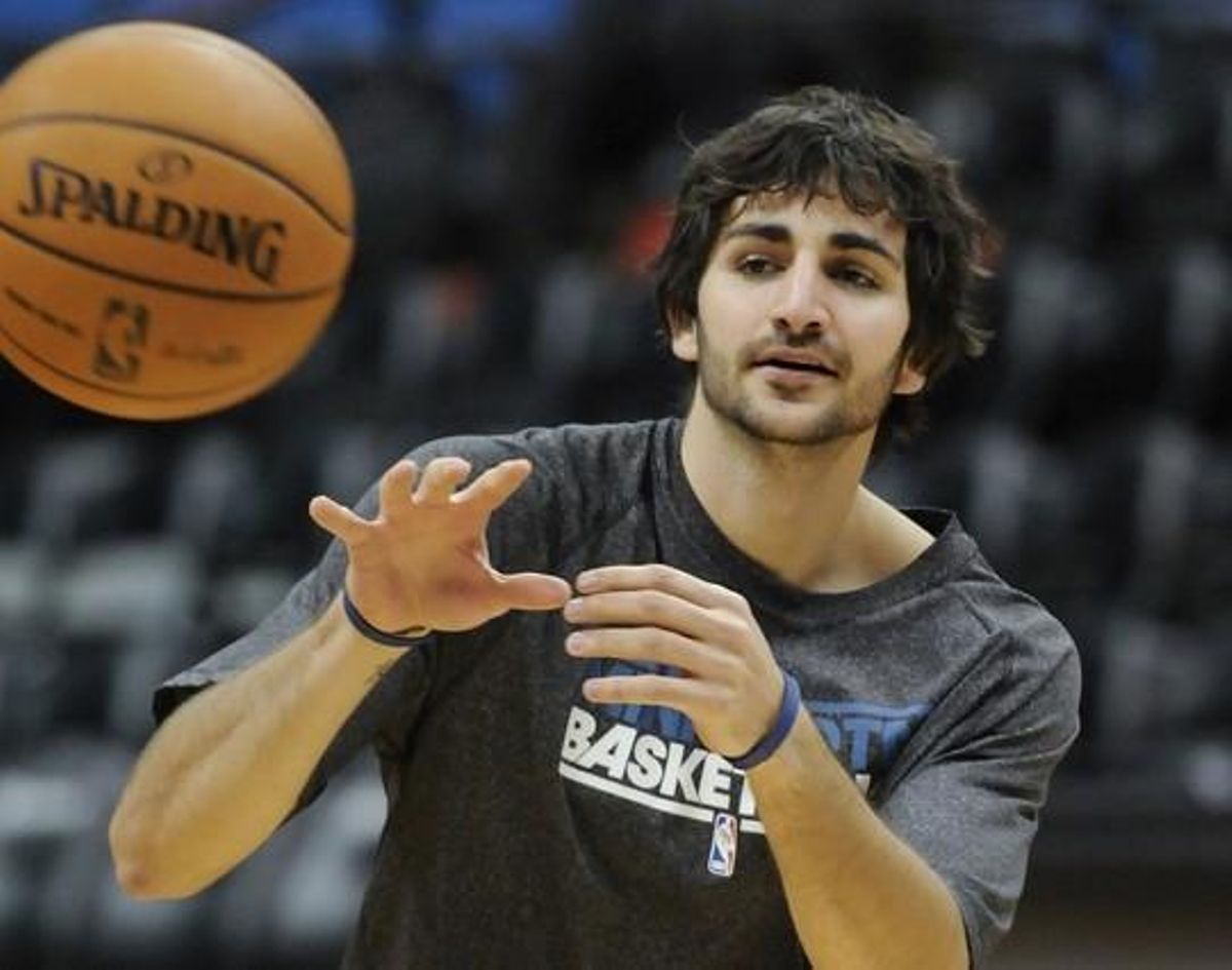 Ricky Rubio s’escalfa abans d’un partit amb els Timberwolves. Ricky Rubio s’escalfa abans d’un partit amb els Timberwolves.