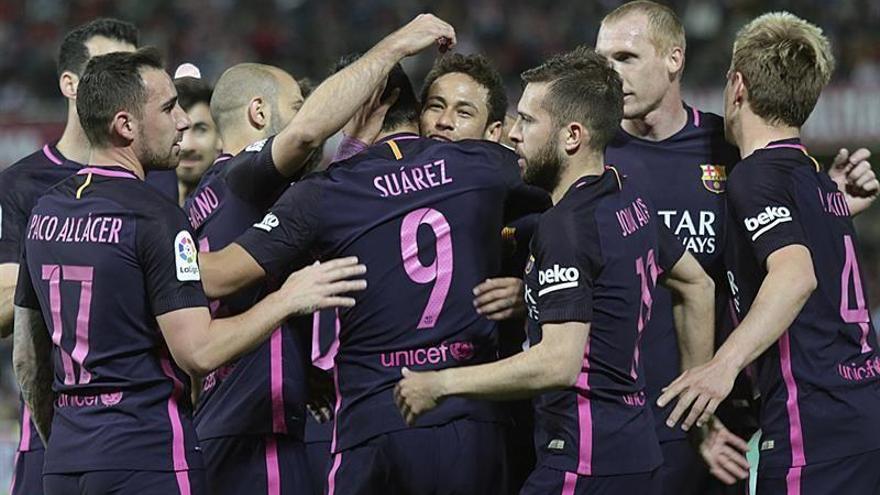 El Barcelona gana en Granada (1-4) y no pierde la estela del Real Madrid