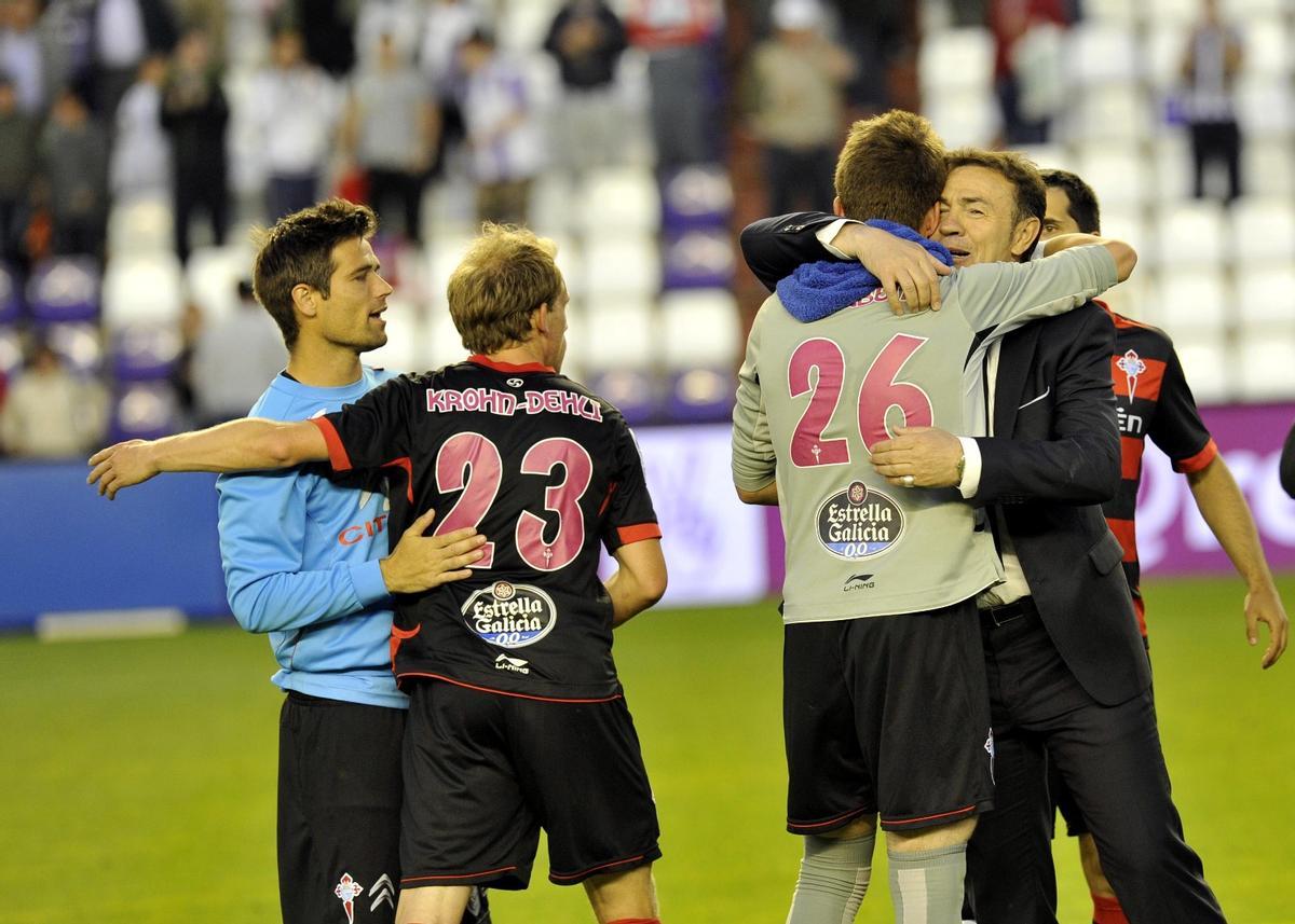 Abel Resino felicita Blanco el dia del debut a Primera amb el Celta a Valladolid el 2013