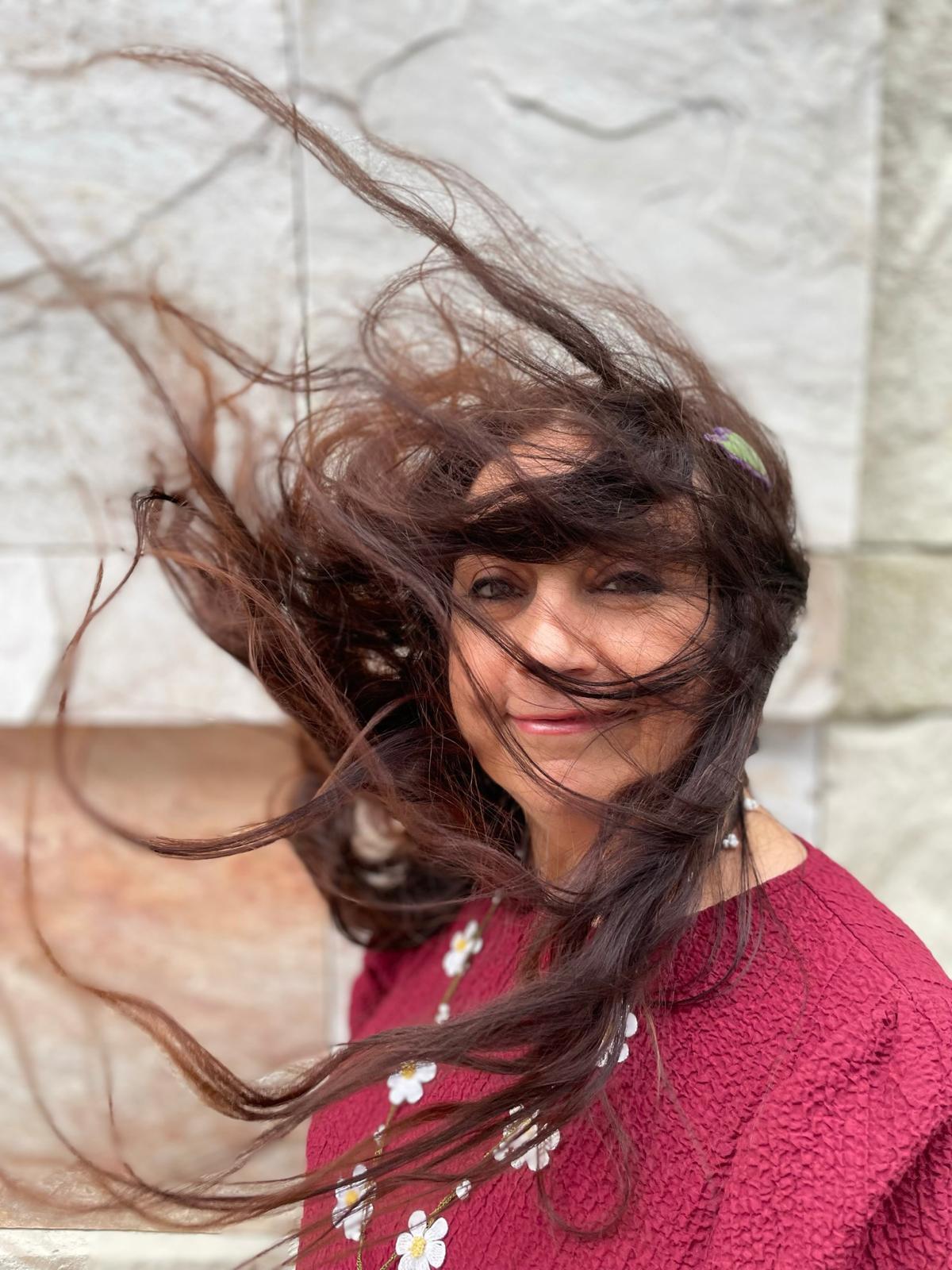 A poeta, xornalista e fotógrafa Carmen Villar, convidada ao novo ciclo de Poetas Di(n)versos