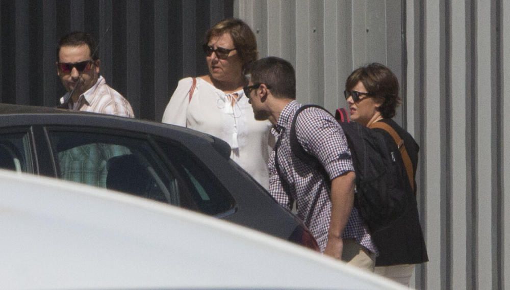 La exvicepresidenta del Gobierno llega a la capital alicantina en AVE acompañada del exministro Méndez de Vigo, pero sin citas con miembros de la cúpula provincial