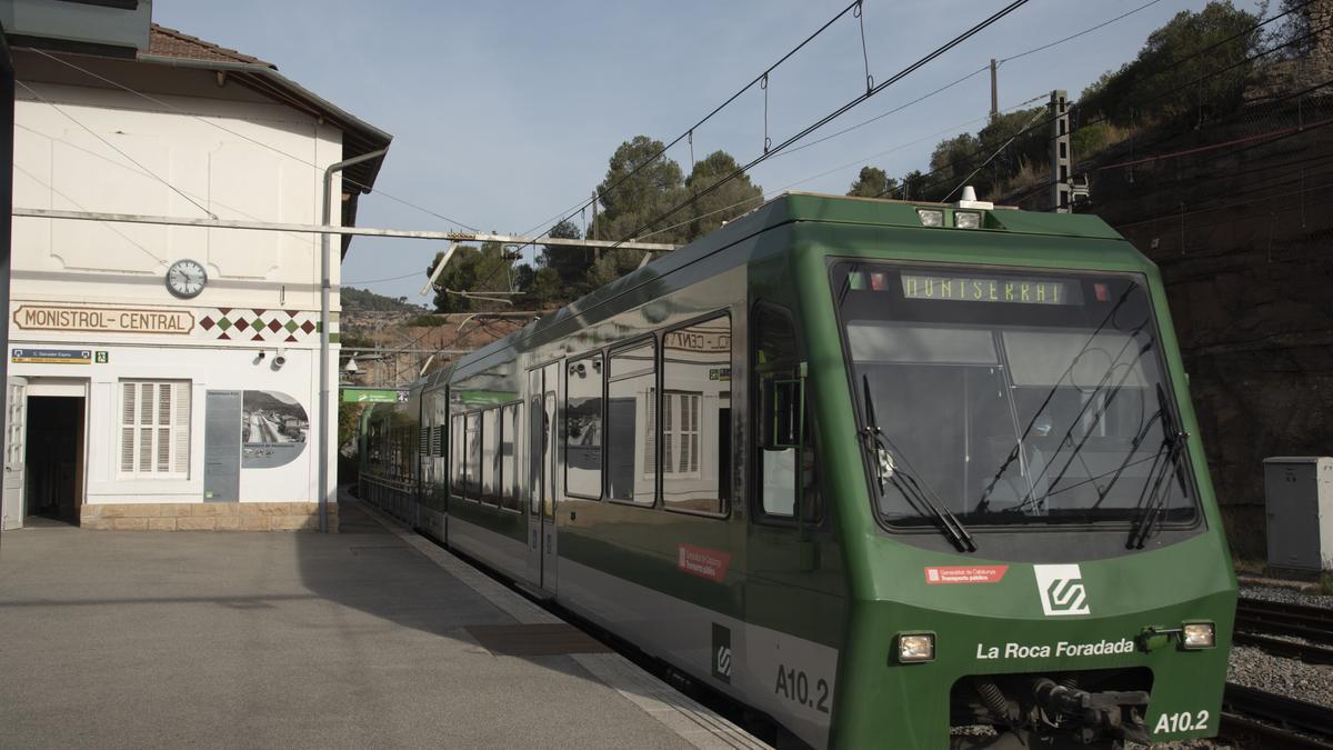 Un tren cremallera entrant a l'estació de Monistrol Central