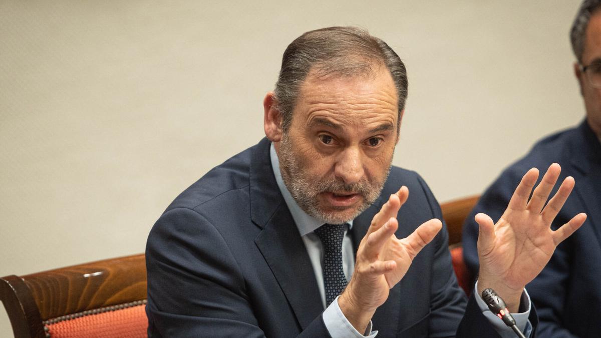 José Luis Ábalos comparece en el Parlamento de Canarias.