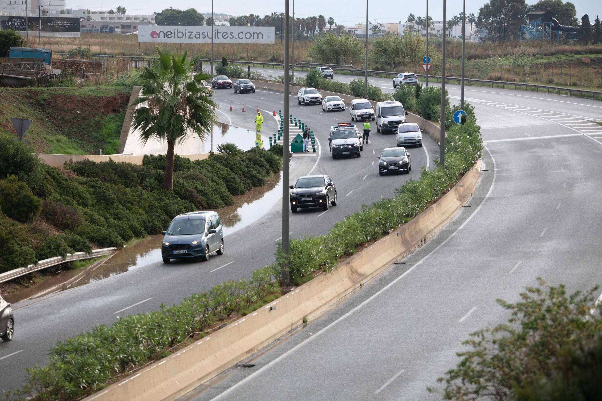 La lluvia de hoy colapsa el tráfico en Ibiza por varias carreteras cortadas