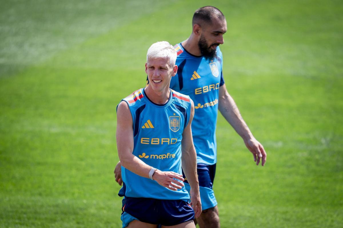 31/05/2026 Dani Olmo and Borja Iglesias of Spain during the training session of the Spain National Football Team at the pre-FIFA World Cup training camp at the Football City (Ciudad del Futbol) on May 31, 2026, in Las Rozas, Spain. DEPORTES Angel Perez Meca / AFP7 / Europa Press
