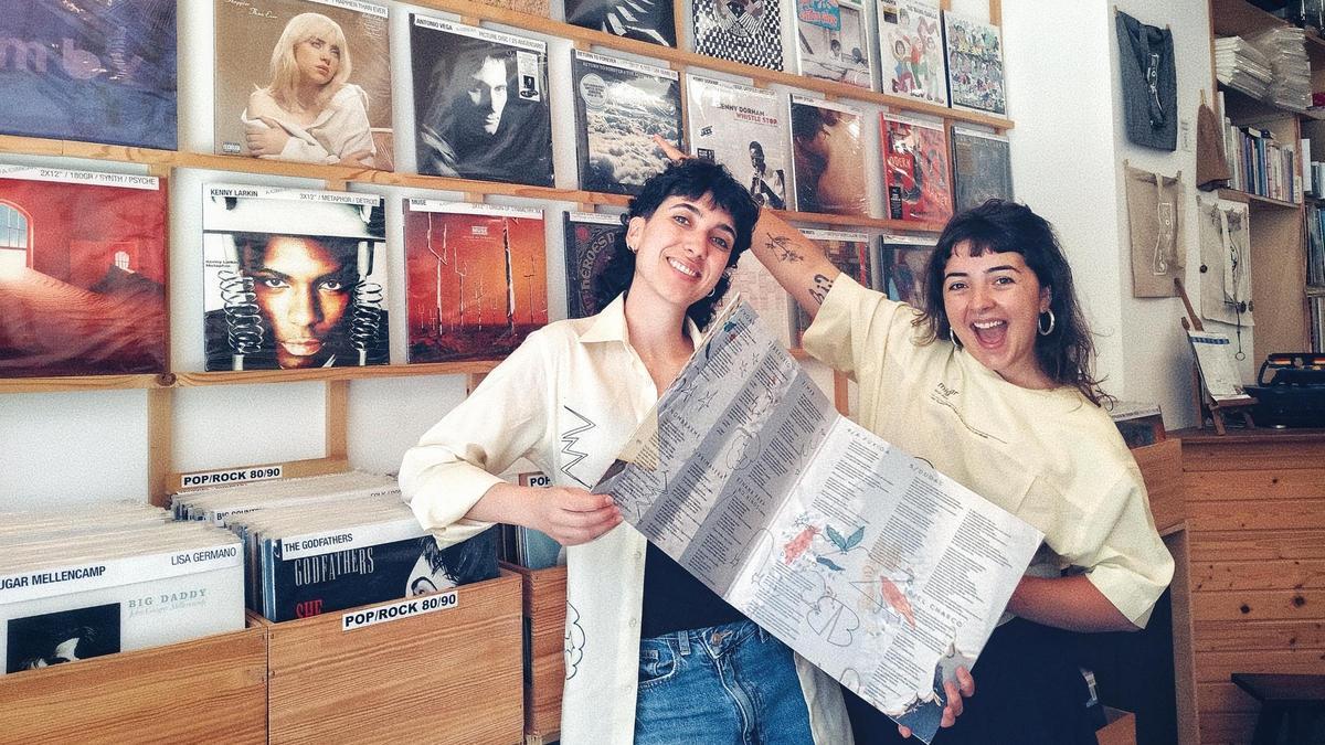 Silvia Izquierdo y Sara Carido, ayer, en el espacio cultural Río Lagares, en Vigo.