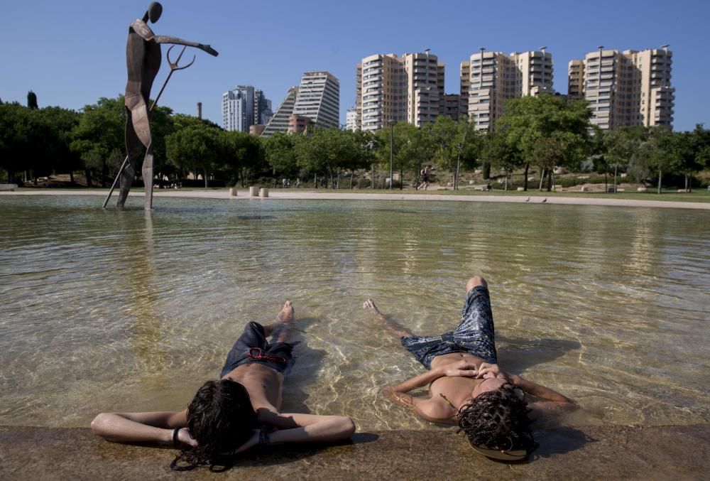 En Julio la Agencia Estatal de Metereología decretó el estado de alerta naranja en algunos puntos de la provincia por una ola de calor con temperaturas muy elevadas. Valencia vivió máximas que rozaron los 40 grados y que obligaron a los residentes a buscar alternativas al sofocante calor