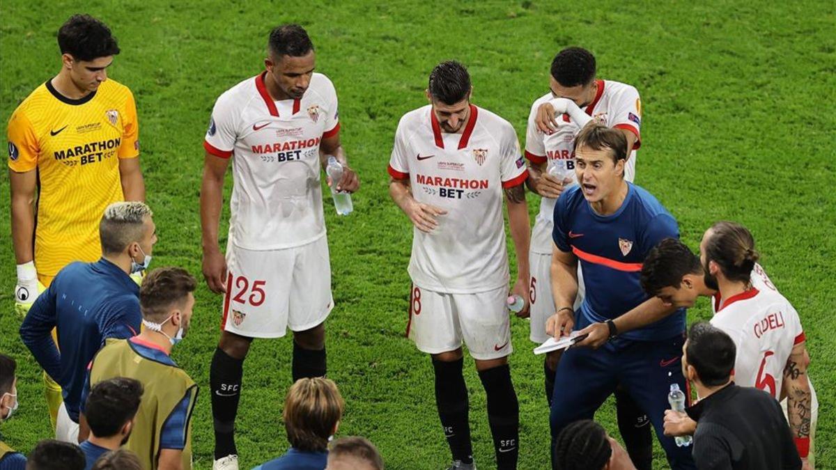 Lopetegui, dando órdenes durante la final de ayer s spanish coach julen lopetegui speaks to 200925175053