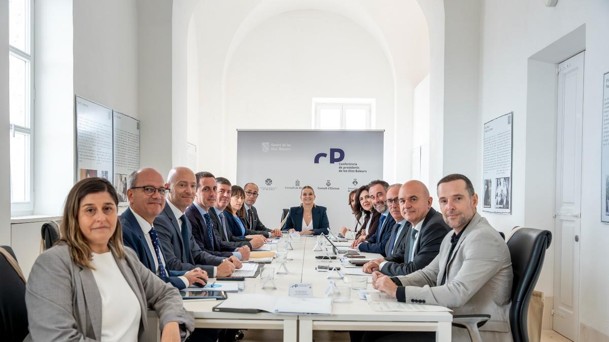 Un momento de la conferencia de presidentes, celebrada en el faro de la Mola.