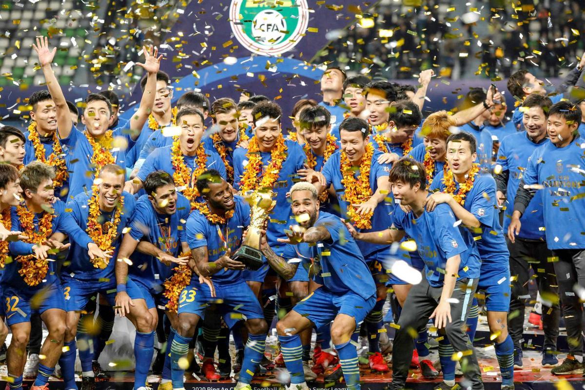 El Jiangsu Suning, vigente campeón de la Superliga china. El Jiangsu Suning, vigente campeón de la Superliga china.
