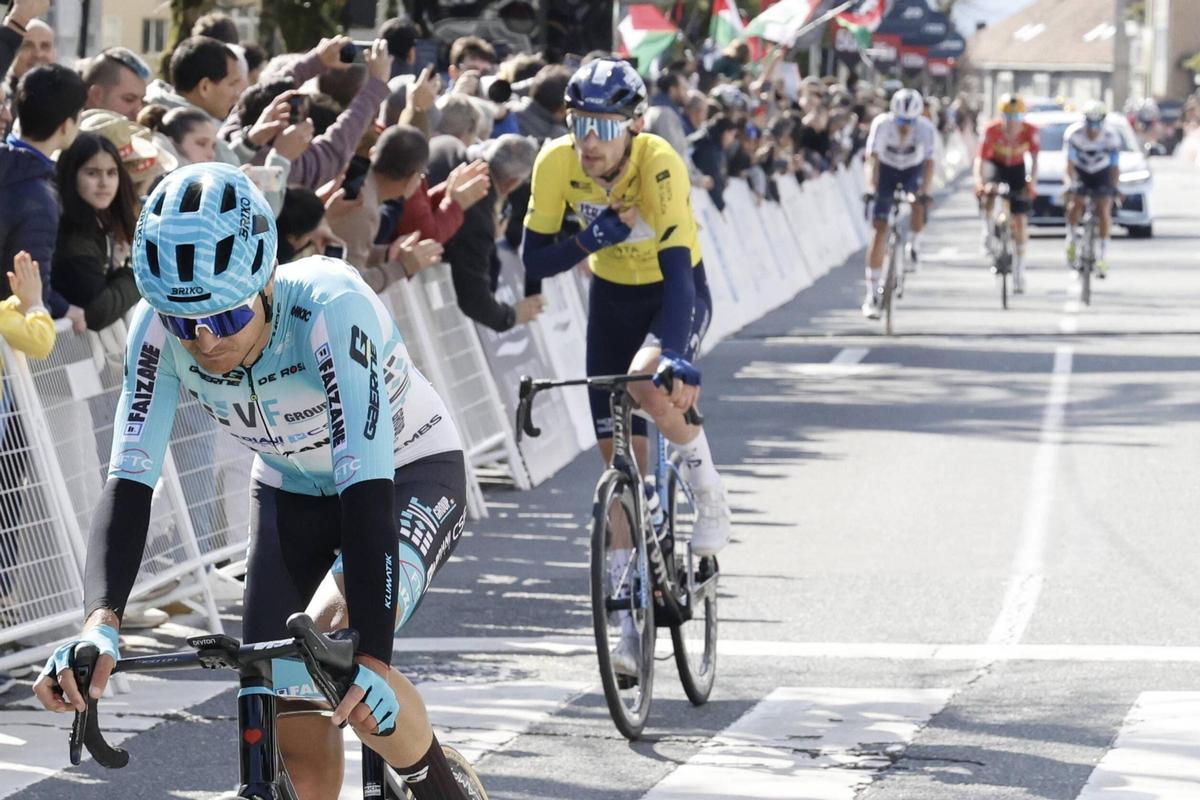 Un momento de la etapa de la Vuelta Ciclista O Gran Camiño con final en Santiago disputada el pasado año.