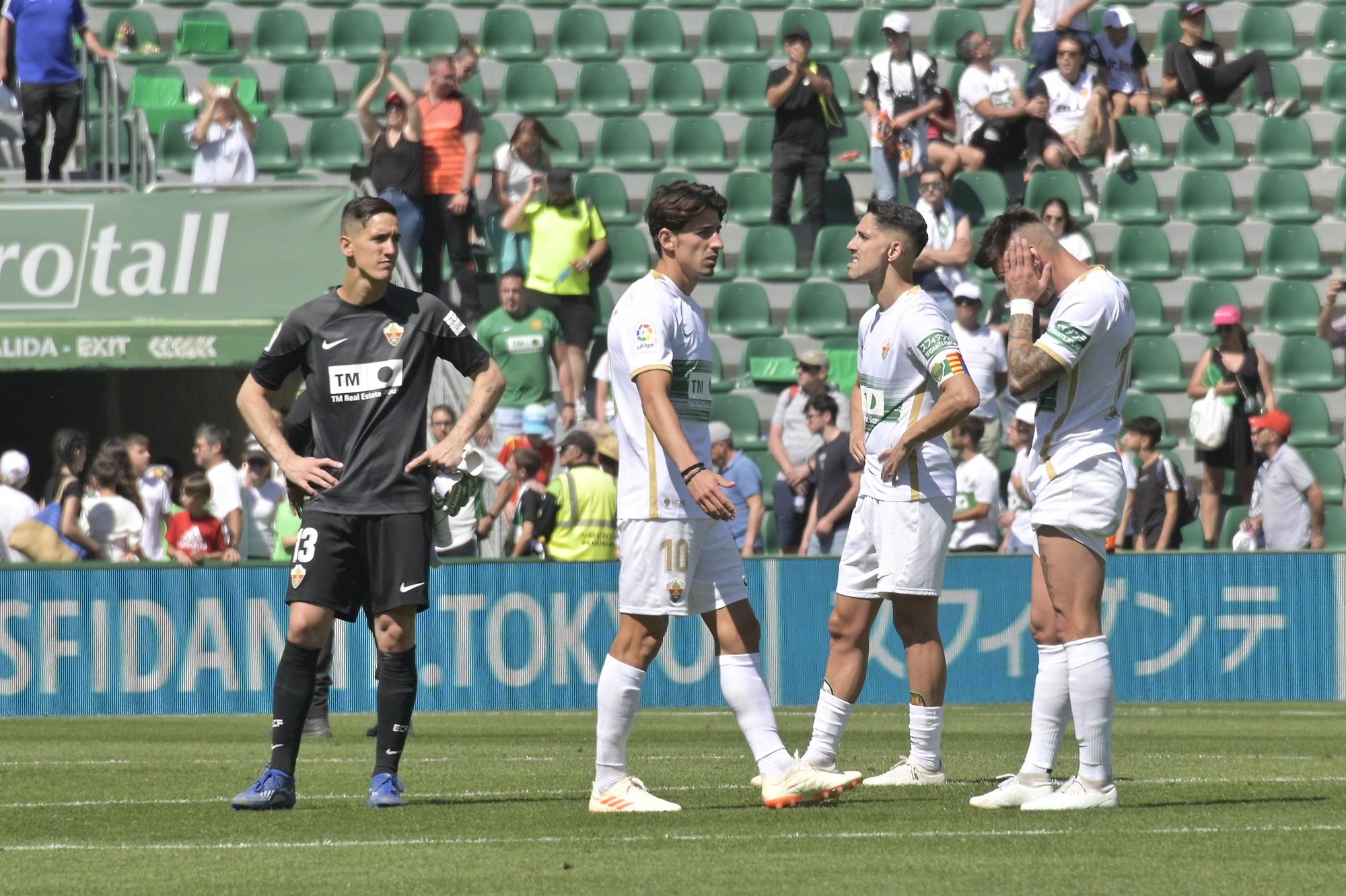 El Elche pone la alfombra al Valencia (0-2)