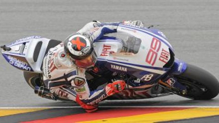 Lorenzo vuelve a liderar la parrilla de MotoGP