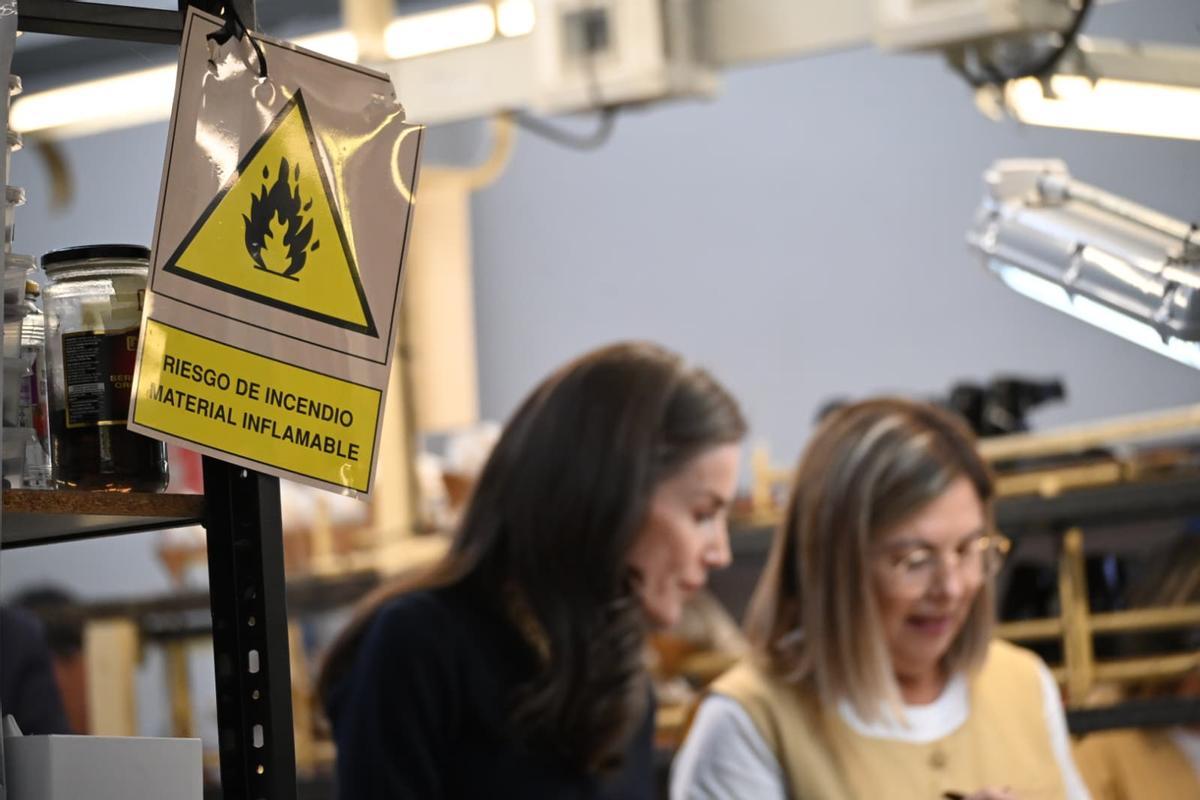 La reina Letizia visita la fábrica de calzado de la firma Pedro García
