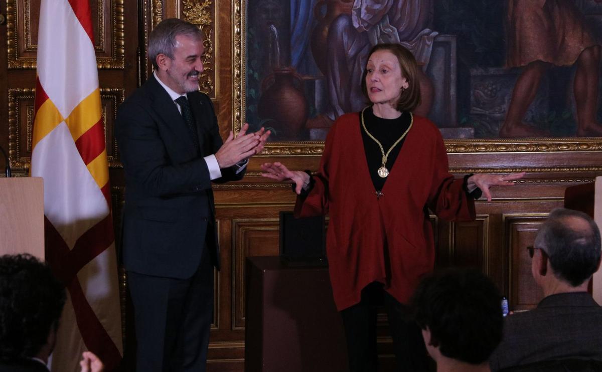 Carme Elias rep la Medalla d’Or  de Barcelona