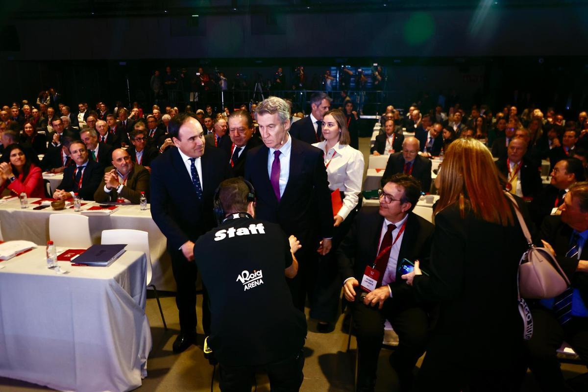 Feijóo, Llorca y Catalá asisten a la asamble de AVE