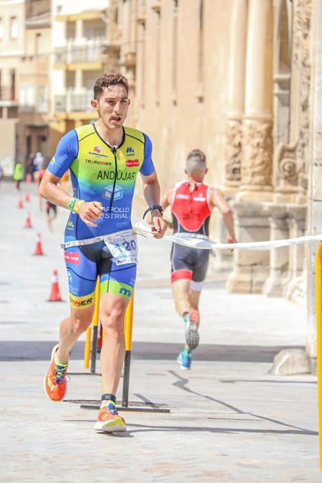 Gustavo Rodríguez y Anna Noguera ganan el Triatlón de Orihuela