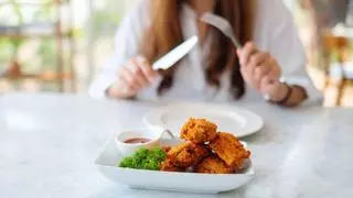 Antes de que sientas hambre o sed, tu cuerpo ya sabe lo que necesita: el mecanismo que decide cuándo comer o beber