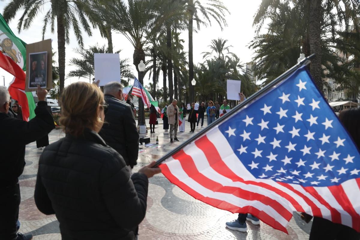 Así ha sido la manifestación por Irán en la explanada de Alicante