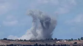 Israel bombardea Líbano y Gaza mientras Hizbulá asegura haber repelido a sus soldados en la frontera