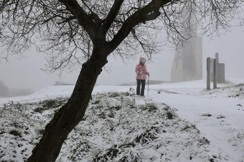 EN IMÁGENES: La borrasca Juliette lleva la nieve casi hasta la costa en Asturias