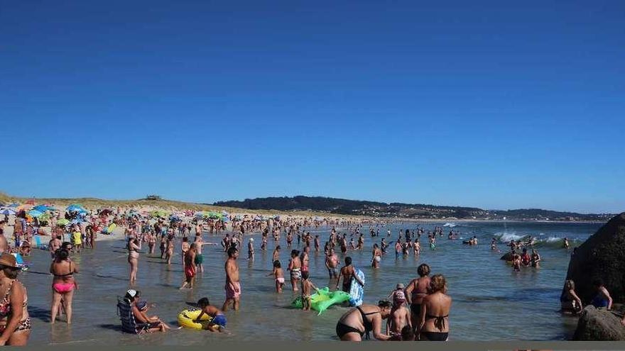 La playa de A Lanzada es una de las más importantes del término municipal grovense. // Muñiz