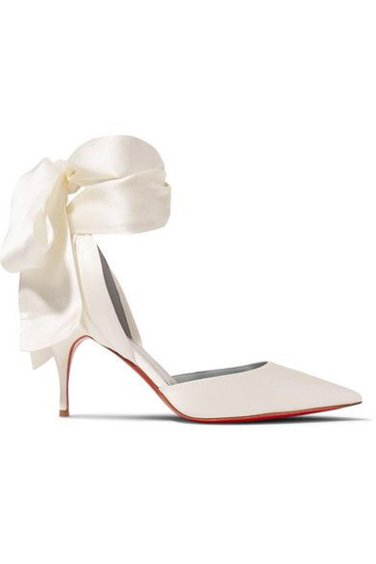 Zapatos blancos con lazo satinado de Christian Louboutin