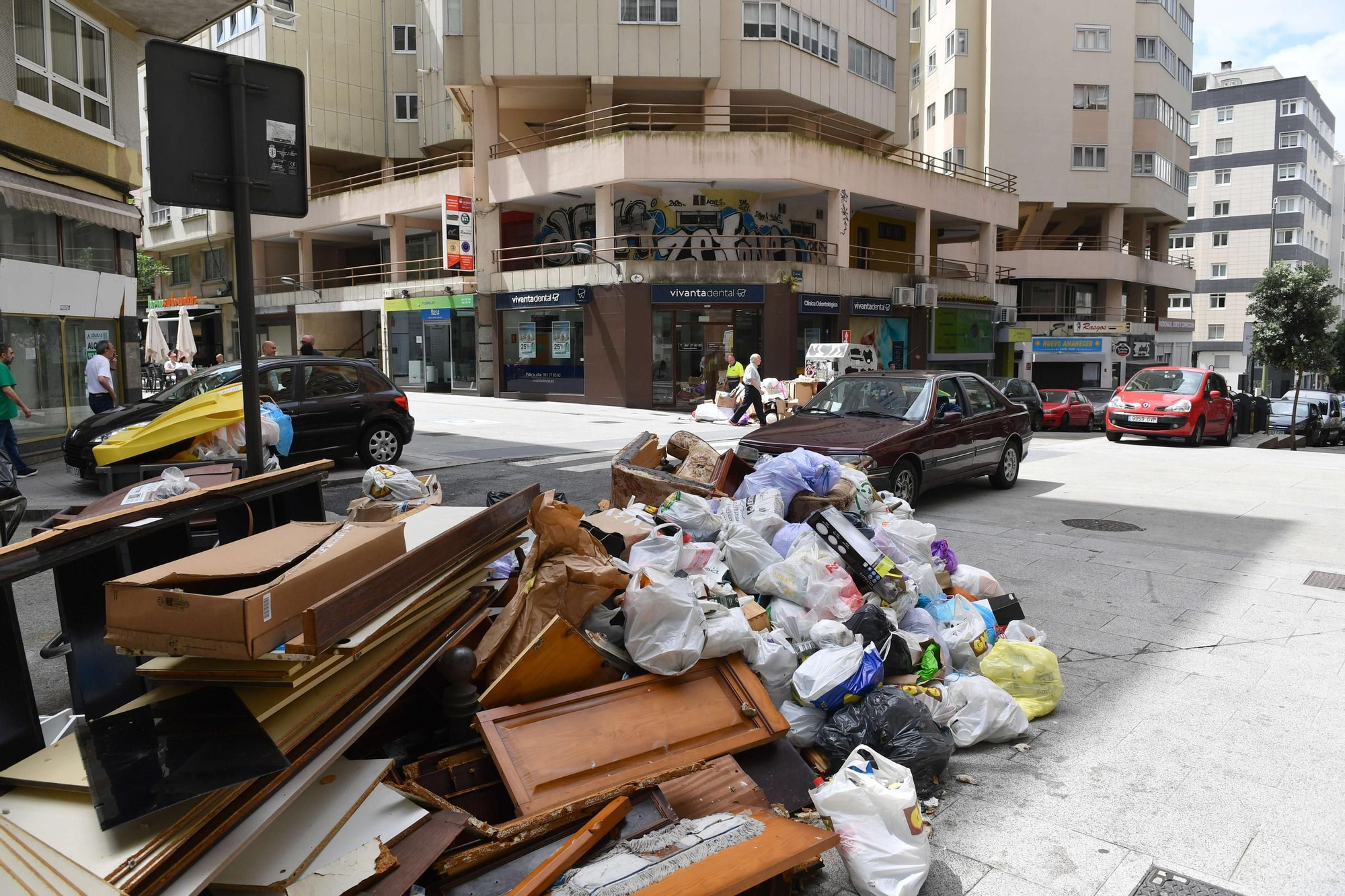 Los trabajadores de la recogida de basura en A Coruña anuncian una huelga indefinida desde el 1 de agosto