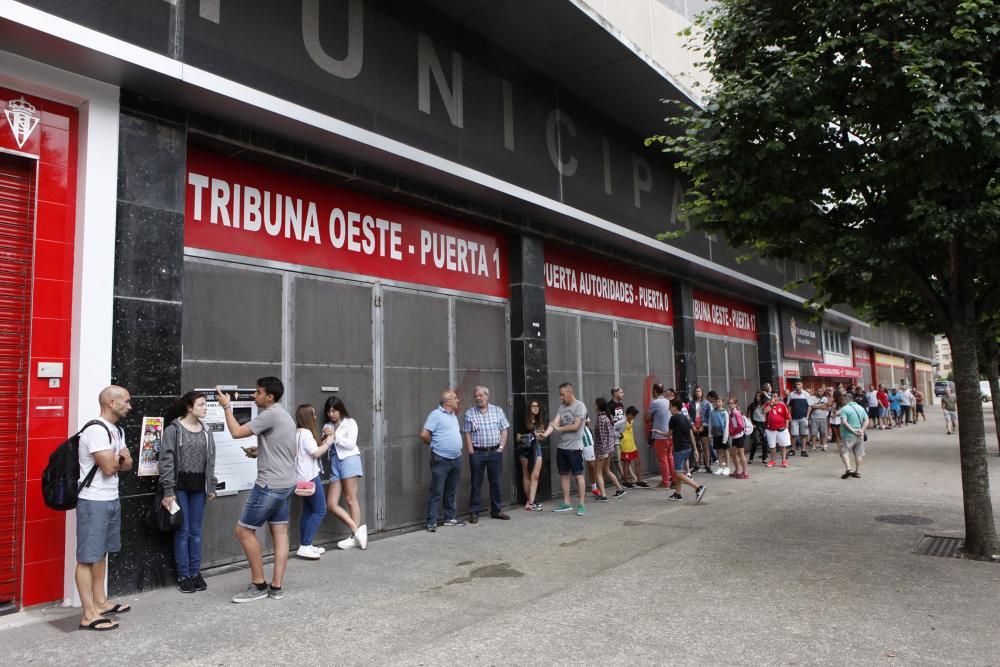 Primer día de venta de la nueva camiseta del Sporting