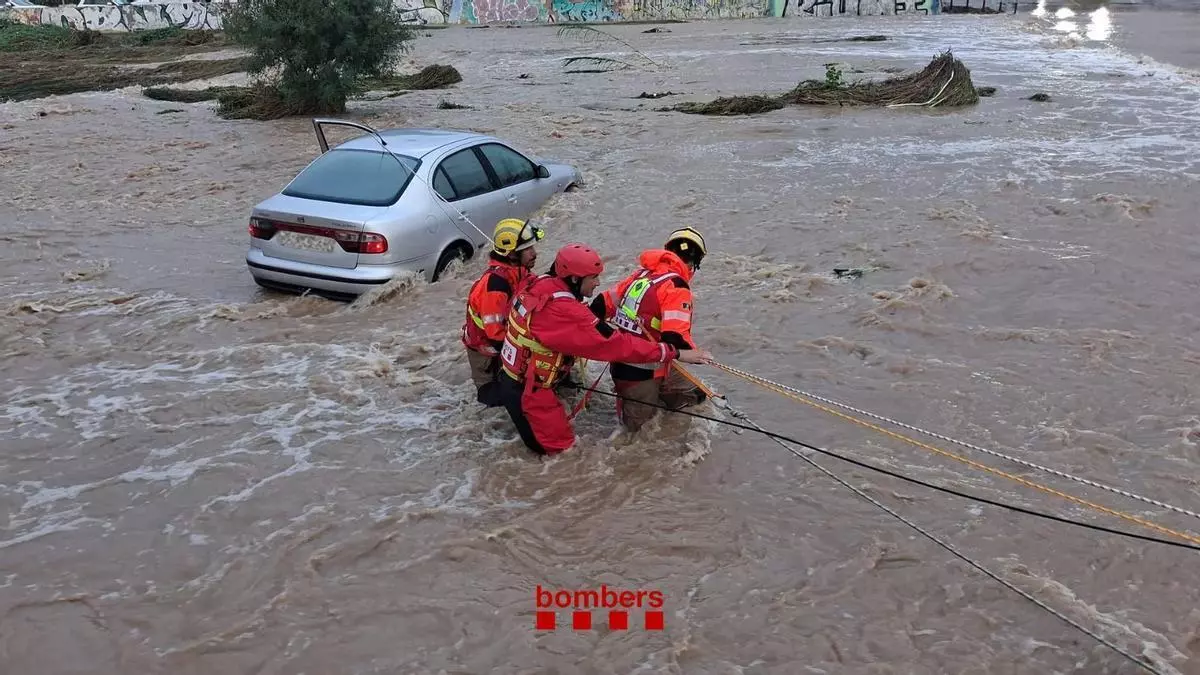 Siete heridos y centenares de desalojados por las lluvias torrenciales en Tarragona