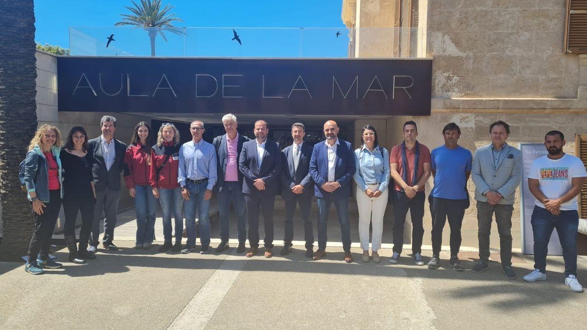 Reunión de la Conselleria de Medio Ambiente y Territorio con la delegación del Cabildo de El Hierro para conocer la experiencia de la gestión del Parque Nacional de Cabrera | EUROPA PRESS