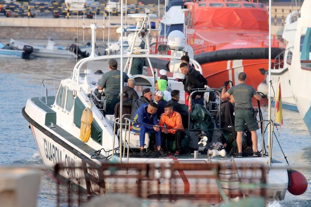 Interceptan una patera con 12 ocupantes en aguas de Cartagena