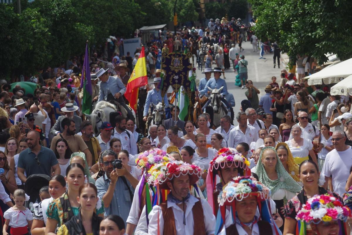XLIII Romería de la Feria de Málaga, celebrada este sábado, 15 de agosto de 2026. Los romeros salieron a las 11.00 horas desde el Ayuntamiento hacia el Santuario de la Victoria.