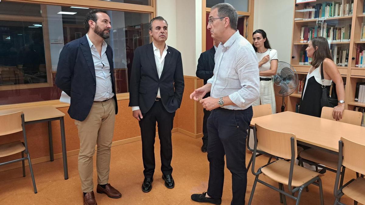 Antoni Vera y Maria Isabel Salas durante su visita en junio del año pasado al Bachillerato de Excelencia del Instituto San Mateo de Madrid.