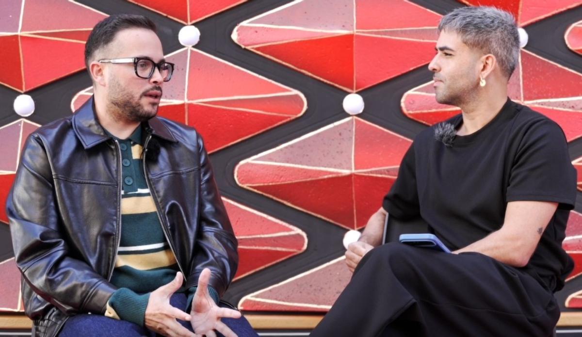 El periodista Adolfo Rodríguez entrevista a Josué Quevedo, director artístico del Carnaval de Las Palmas de Gran Canaria