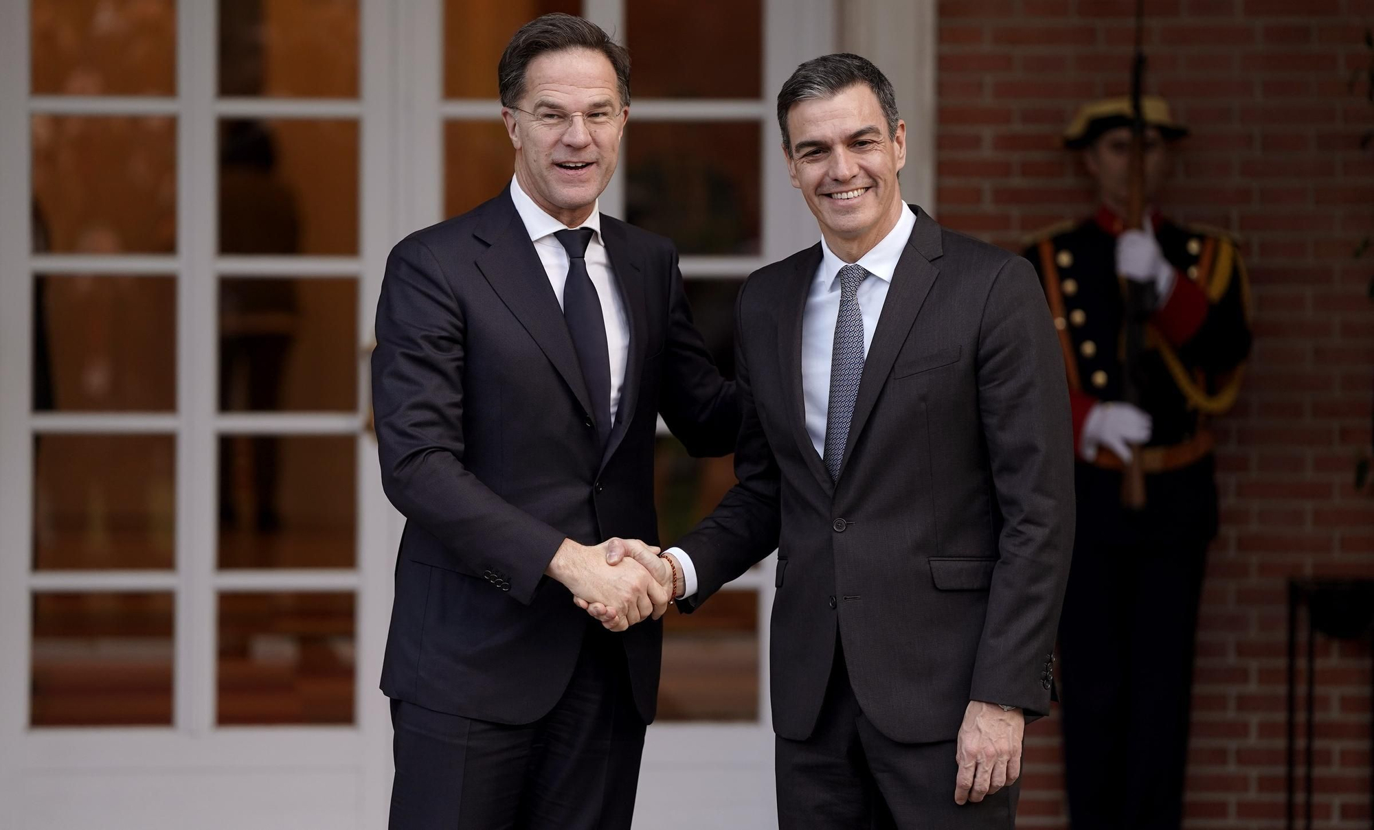 Pedro Sánchez, presidente del Gobierno, recibe al Secretario General de la OTAN, Mark Rutte, en el Palacio de la Moncloa.