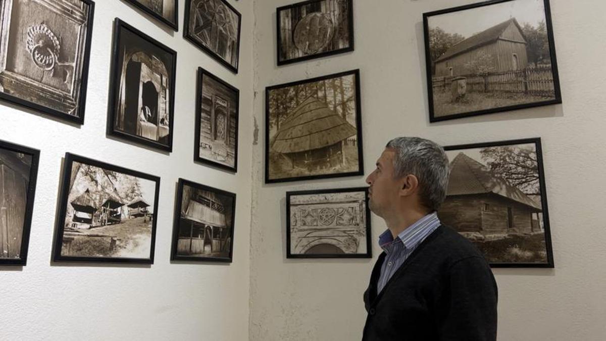Aleksandar Gudrić, en el centro cultural que coordina en la población de Gračanica.