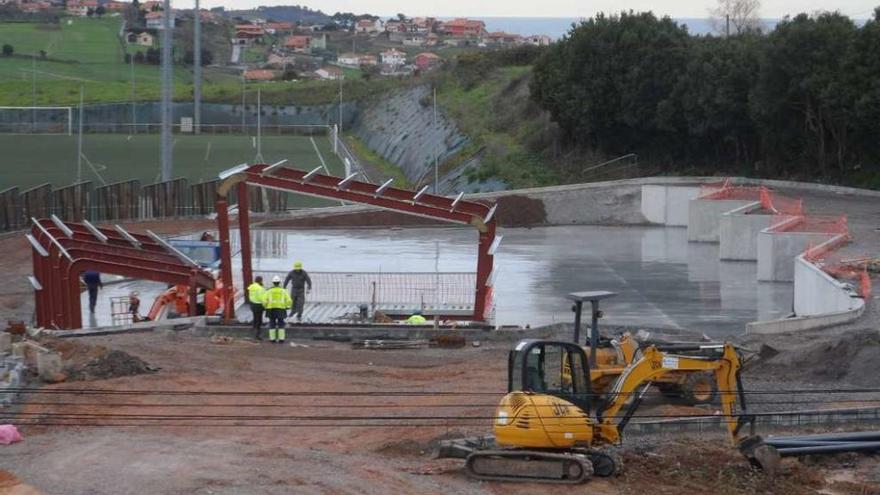 Estado de las obras del punto limpio, ayer, en Candás.