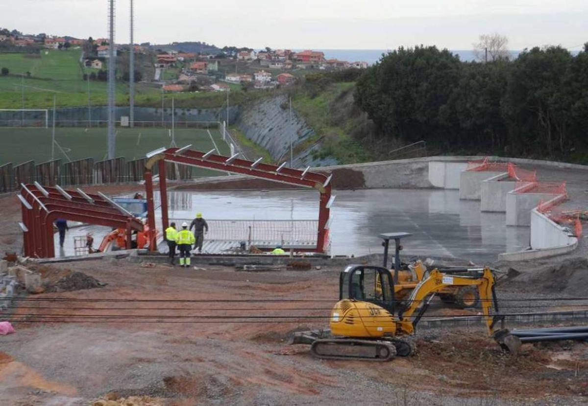 Estado de las obras del punto limpio, ayer, en Candás.