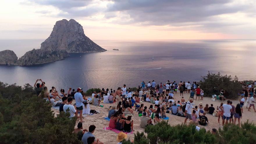 Sant Josep incrementará la presencia policial durante la puesta de sol en Cala d&#039;Hort