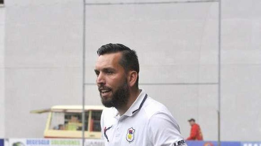 Hernán Pérez, durante un partido del Langreo.