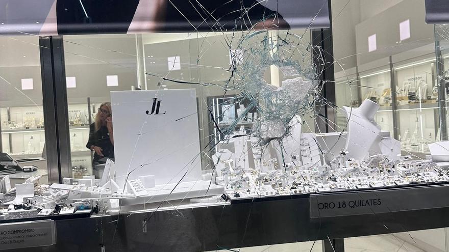 Atraco en una joyería del Centro Comercial El Mirador