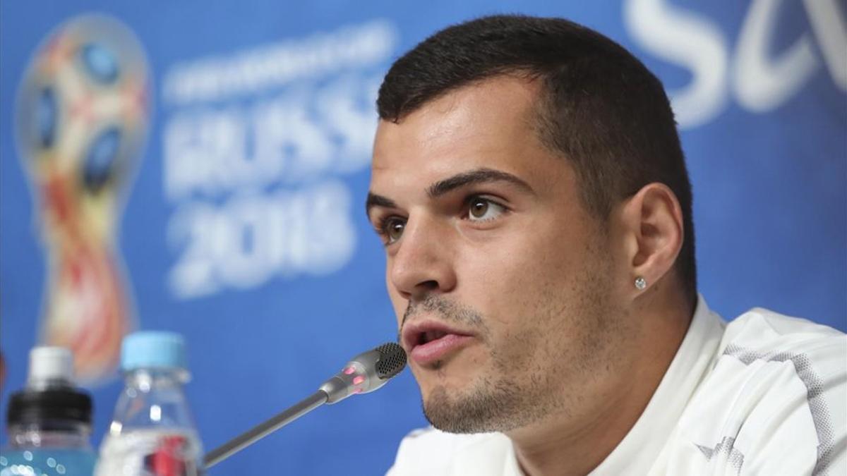 Xhaka no se mordió la lengua en sala de prensa