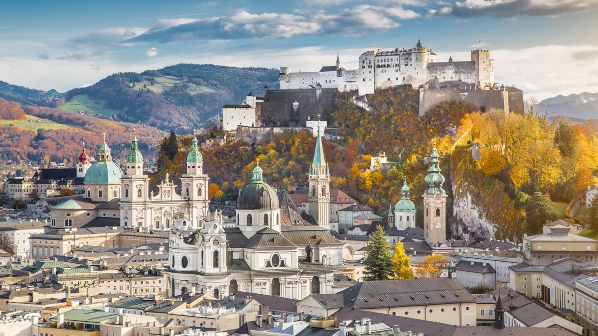 La histórica ciudade de Salzburgo en otoño