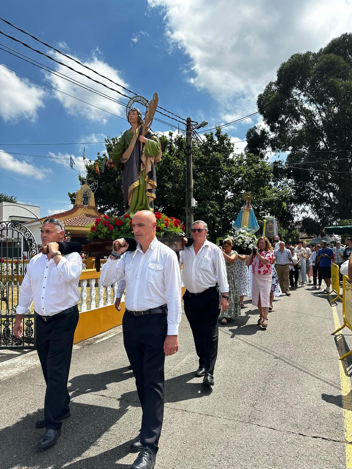 La cita religiosa en El Carbayu, en imágenes